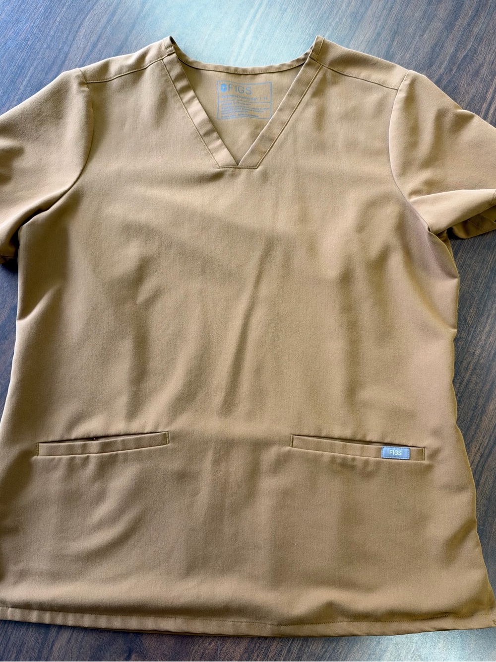 Figs Men’s V-Neck Top in Earth